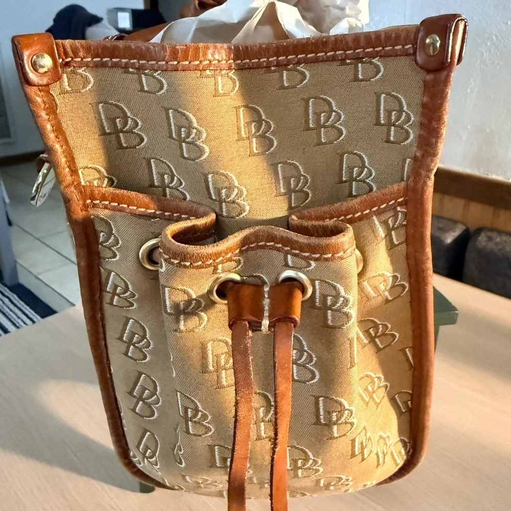 Dooney & Bourke stylish tan